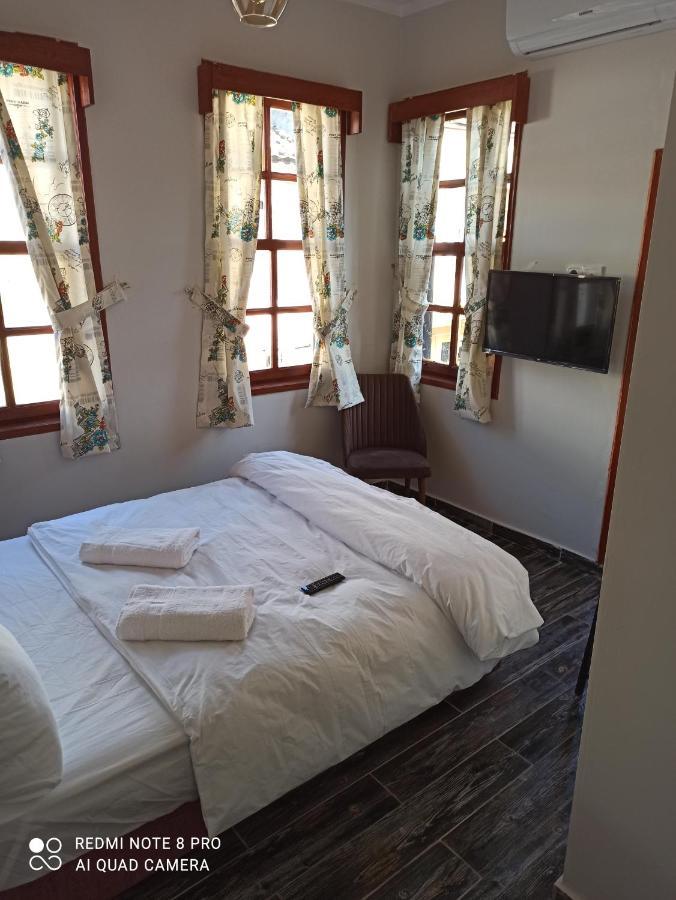 Gagarin Pub & Hotel Antalya Luaran gambar
