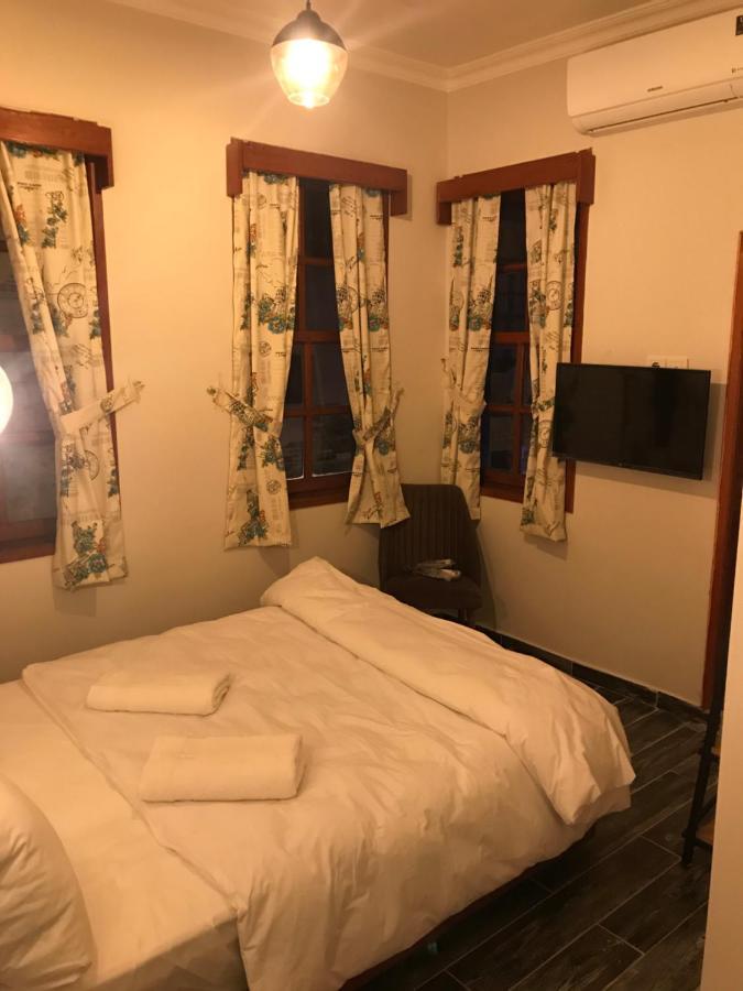 Gagarin Pub & Hotel Antalya Luaran gambar