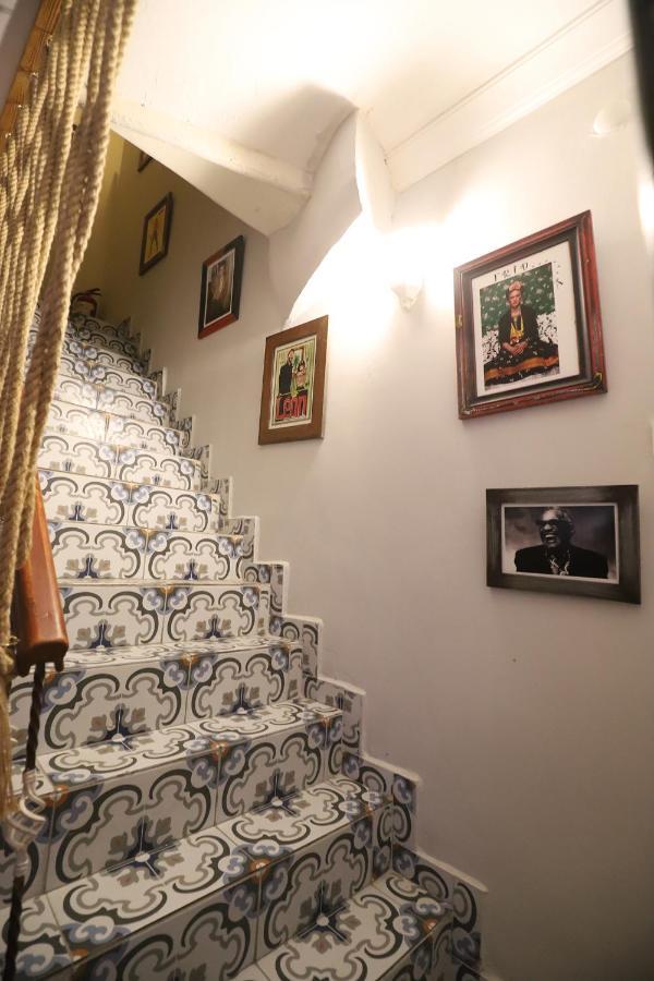 Gagarin Pub & Hotel Antalya Luaran gambar